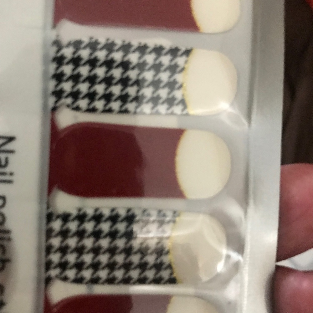 Houndstooth premium polish nail strips 💅 - Picture 1 of 6